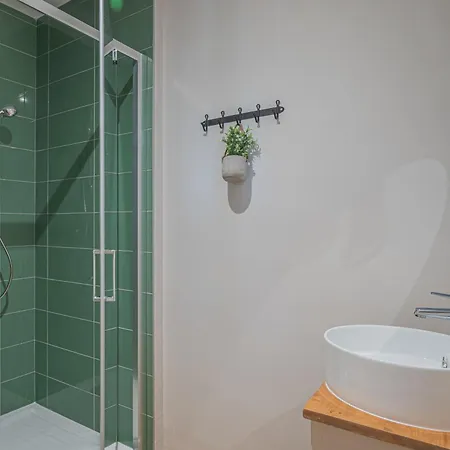 Felix - Climatisation, Arrivee Autonome, Centre De Sur Isere Apartmanhotel 3*